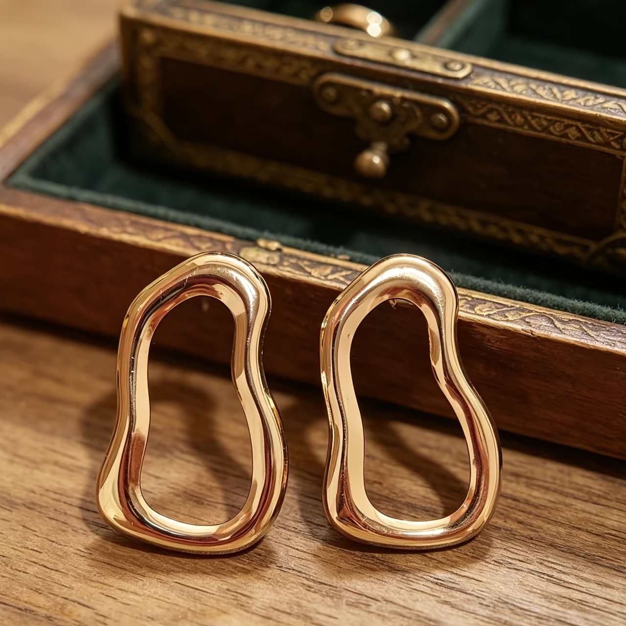 Women's Retro Geometric Hollow Statement Earrings, Fashionable